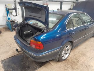 bontott BMW 5 E39 Csomagtérajtó Burkolat Alsó