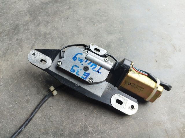 bontott BMW 5 E39 Csomagtérajtó Motor