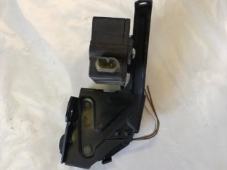 bontott BMW 5 E39 Csomagtérajtó Zárszerkezet