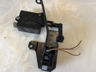 bontott BMW 5 E39 Csomagtérajtó Zárszerkezet