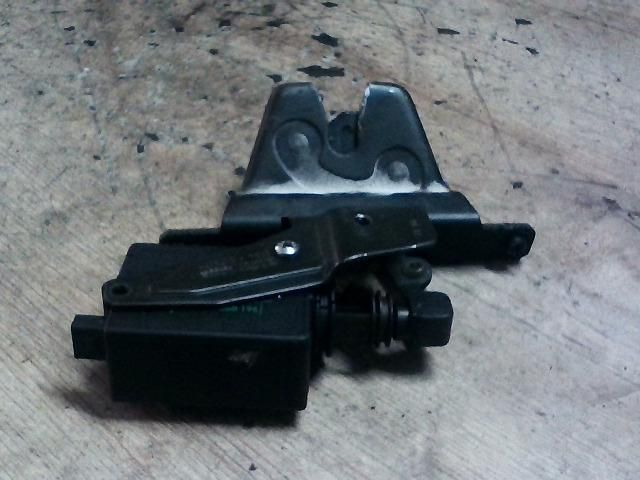 bontott BMW 5 E39 Csomagtérajtó Zárszerkezet