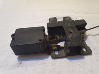 bontott BMW 5 E39 Csomagtérajtó Zárszerkezet