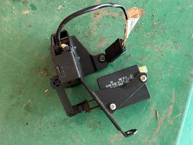 bontott BMW 5 E39 Csomagtérajtó Zárszerkezet