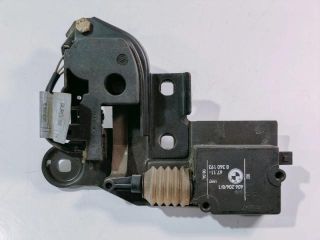 bontott BMW 5 E39 Csomagtérajtó Zárszerkezet