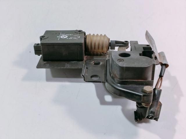 bontott BMW 5 E39 Csomagtérajtó Zárszerkezet