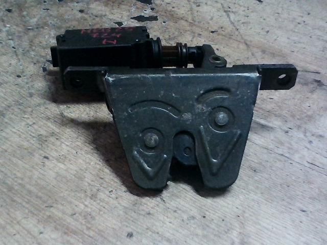 bontott BMW 5 E39 Csomagtérajtó Zárszerkezet