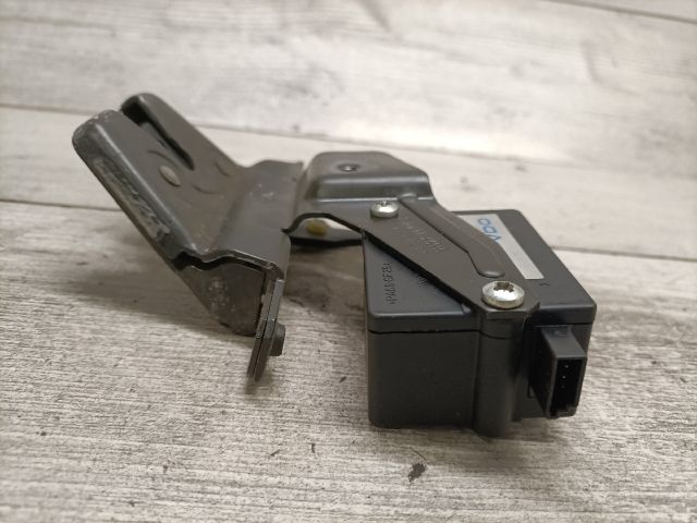 bontott BMW 5 E39 Csomagtérajtó Zárszerkezet