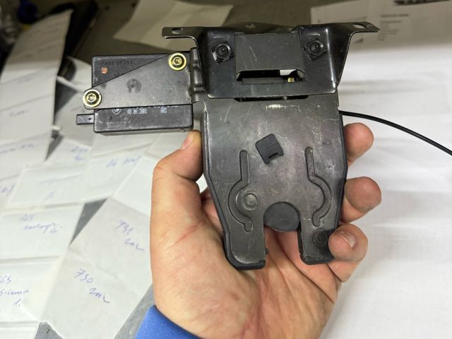 bontott BMW 5 E39 Csomagtérajtó Zárszerkezet