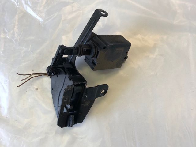 bontott BMW 5 E39 Csomagtérajtó Zárszerkezet