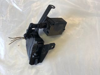 bontott BMW 5 E39 Csomagtérajtó Zárszerkezet