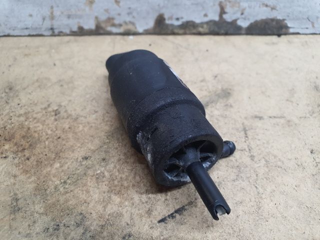 bontott BMW 5 E39 Első Ablakmosó Szivattyú