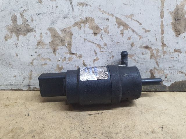 bontott BMW 5 E39 Első Ablakmosó Szivattyú