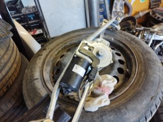 bontott BMW 5 E39 Első Ablaktörlő Szerkezet Motorral