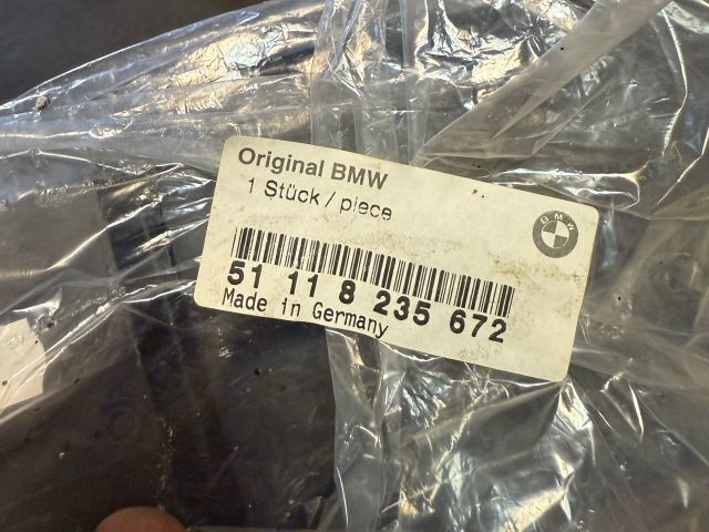 bontott BMW 5 E39 Első Lökhárító Alsó Középső Díszrács