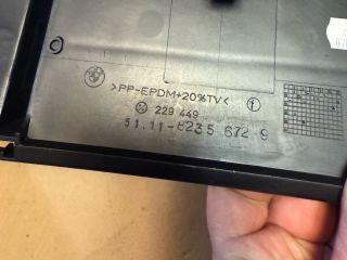 bontott BMW 5 E39 Első Lökhárító Alsó Középső Díszrács