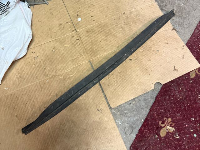 bontott BMW 5 E39 Első Lökhárító Alsó (Műanyag)