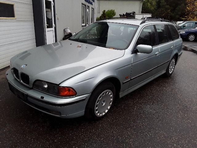 bontott BMW 5 E39 Első Lökhárító Merevítő (Fém)