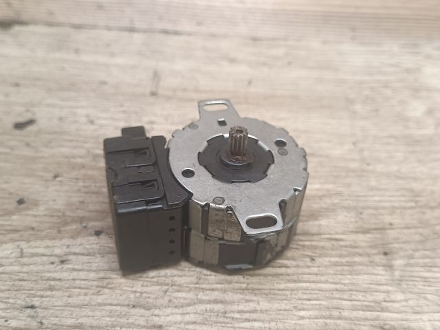 bontott BMW 5 E39 Fűtés Állító Motor