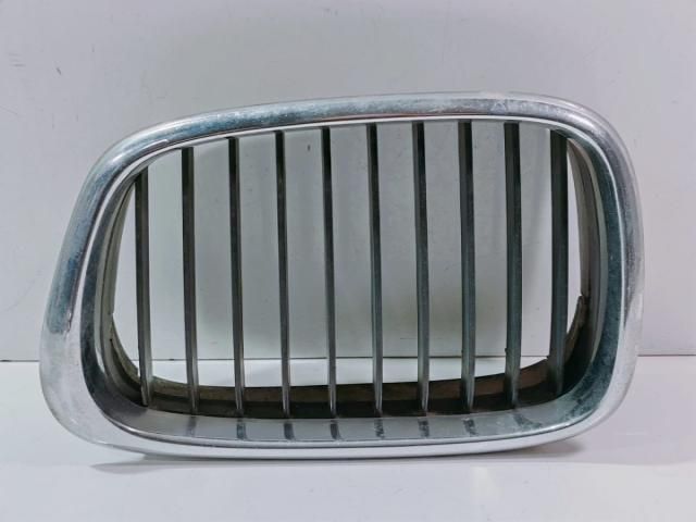 bontott BMW 5 E39 Hűtőrács
