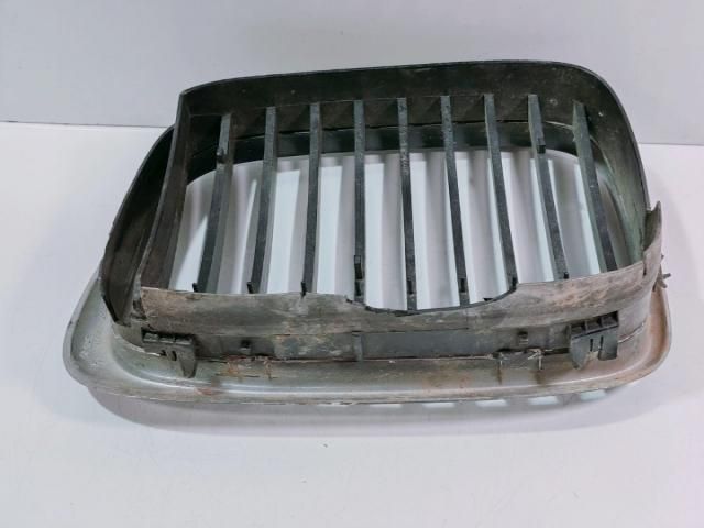 bontott BMW 5 E39 Hűtőrács