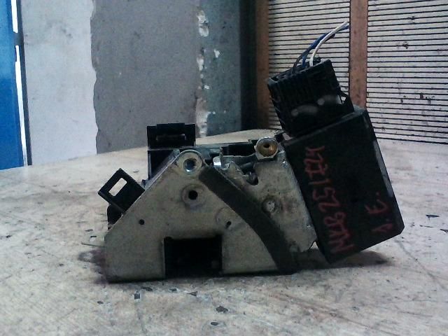 bontott BMW 5 E39 Jobb első Ajtózár