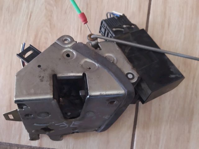 bontott BMW 5 E39 Jobb első Ajtózár