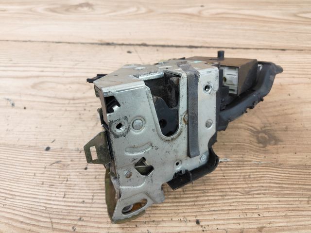 bontott BMW 5 E39 Jobb első Ajtózár