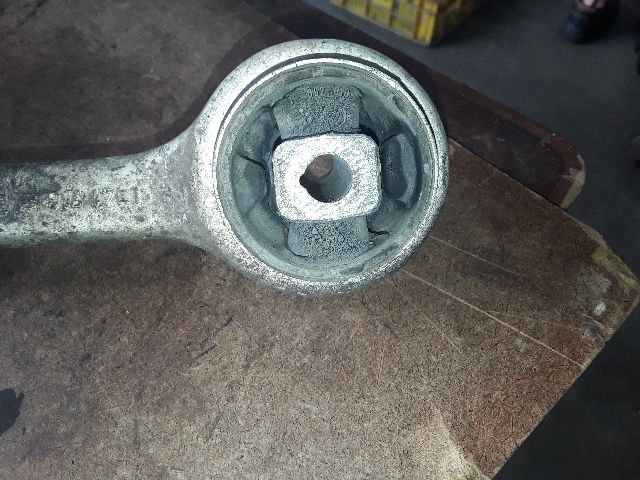 bontott BMW 5 E39 Jobb első Alsó Első Lengőkar