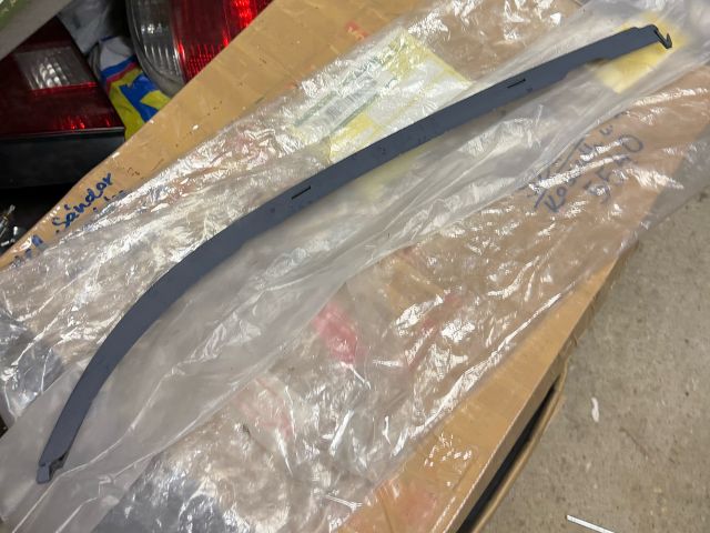 bontott BMW 5 E39 Jobb Fényszóró Bajusz Díszléc