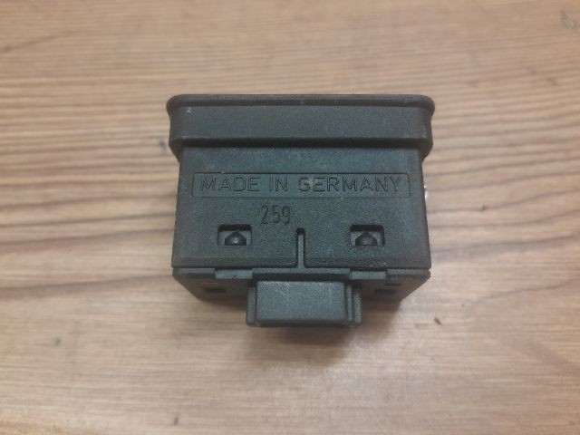 bontott BMW 5 E39 Jobb hátsó Ablakemelő Kapcsoló