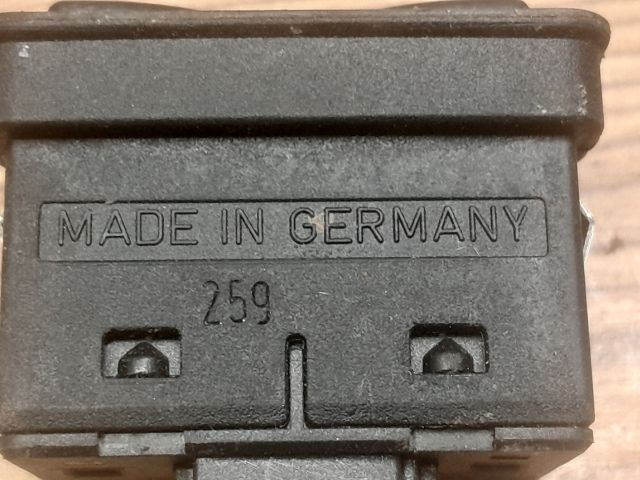 bontott BMW 5 E39 Jobb hátsó Ablakemelő Kapcsoló