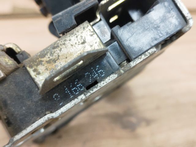 bontott BMW 5 E39 Jobb hátsó Ajtózár