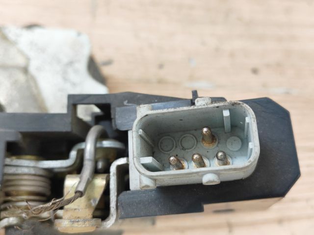 bontott BMW 5 E39 Jobb hátsó Ajtózár