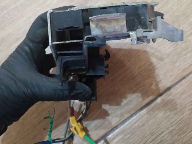 bontott BMW 5 E39 Jobb hátsó Ajtózár