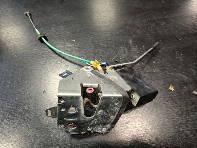 bontott BMW 5 E39 Jobb hátsó Ajtózár