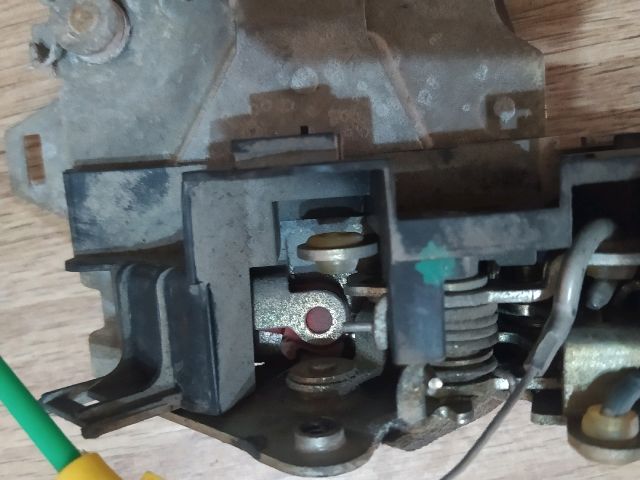 bontott BMW 5 E39 Jobb hátsó Ajtózár