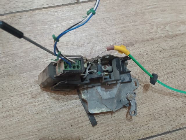 bontott BMW 5 E39 Jobb hátsó Ajtózár