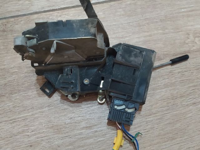 bontott BMW 5 E39 Jobb hátsó Ajtózár