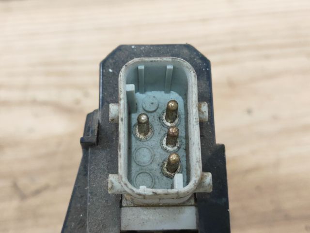 bontott BMW 5 E39 Jobb hátsó Ajtózár