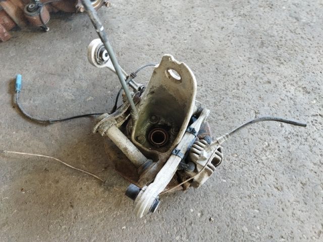 bontott BMW 5 E39 Jobb hátsó Csonkállvány Kerékaggyal