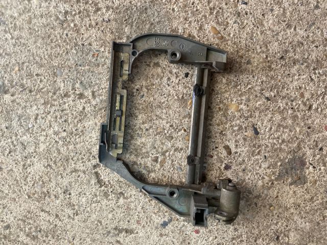 bontott BMW 5 E39 Jobb hátsó Külső Kilincsfészek