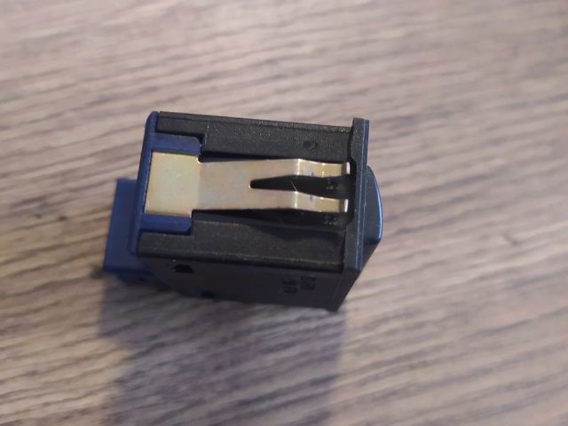 bontott BMW 5 E39 Kipörgésgátló Kapcsoló