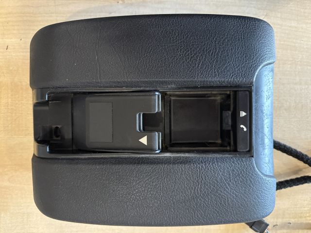 bontott BMW 5 E39 Könyöklő