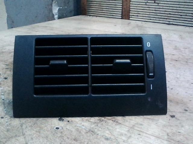 bontott BMW 5 E39 Középső Szellőző