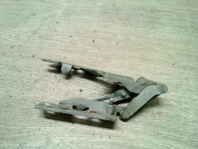 bontott BMW 5 E39 Motorháztető Bal Zsanér