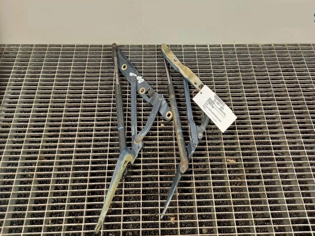 bontott BMW 5 E39 Motorháztető Zsanér Pár