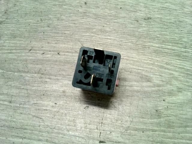 bontott BMW 5 E39 Relé