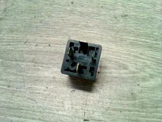 bontott BMW 5 E39 Relé