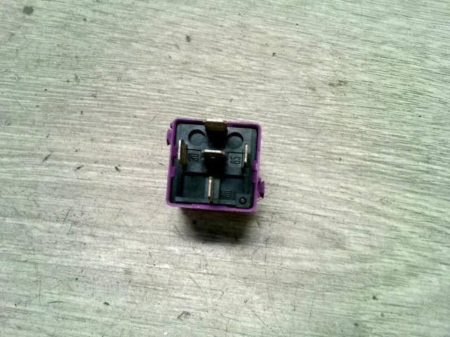 bontott BMW 5 E39 Relé