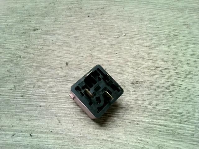 bontott BMW 5 E39 Relé